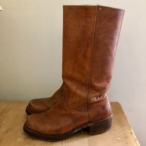 classic Frye Campus Boots in Saddle leather